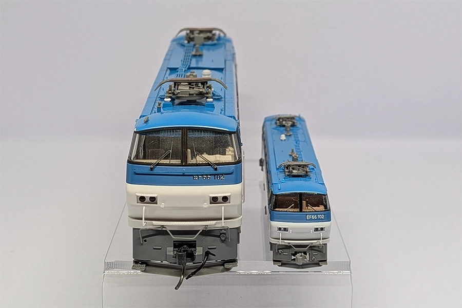 HOゲージとNゲージ車両の比較（正面から）